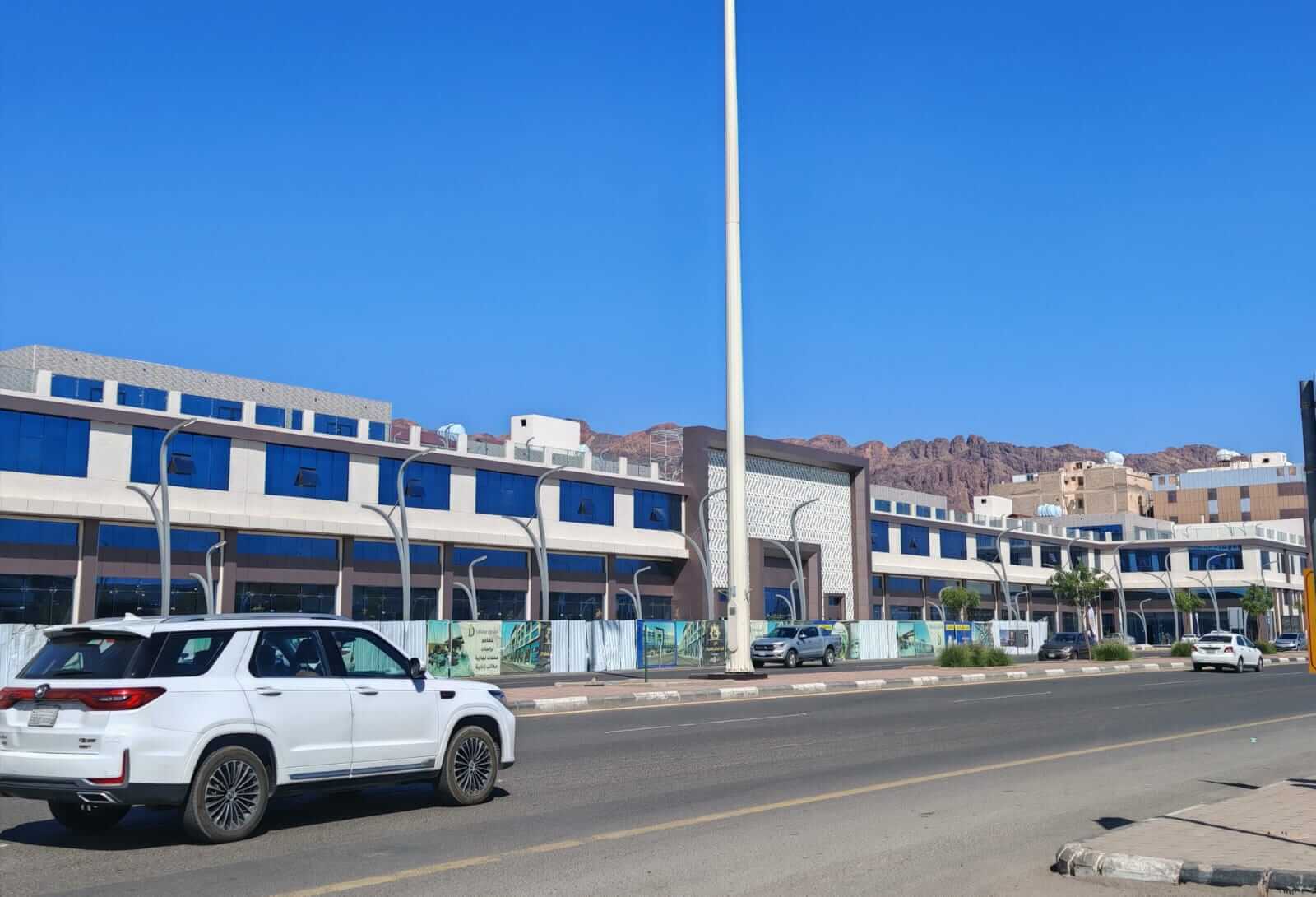 شركة مقاولات في المدينة المنورة تنفذ أعمال العظم، التشطيب، والترميم لمشروع بوليفارد دي 1